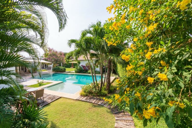 Luxury 5 Bedroom Pool Villa Js