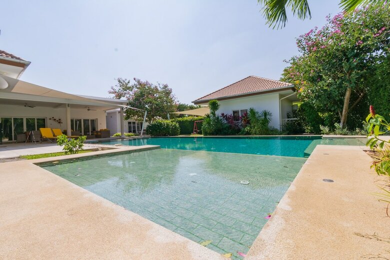 Luxury 5 Bedroom Pool Villa Js