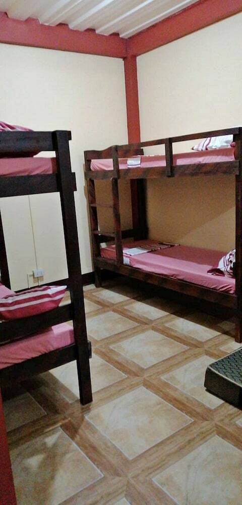 Hostal Yolly's Tourist Inn Hostel - Adults Only