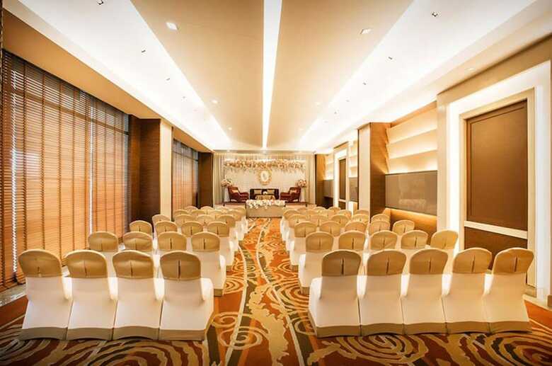 The Grand Fourwings Convention Hotel