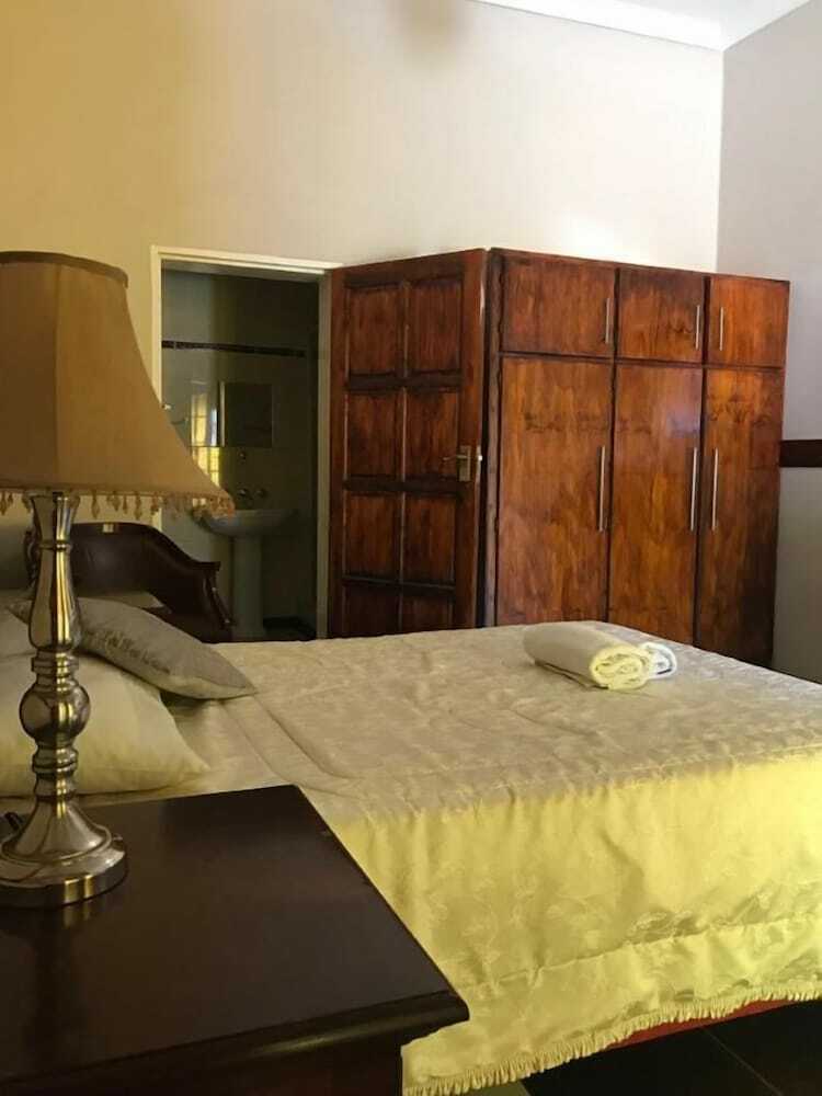 Bed & Breakfast Times Premier Lodge