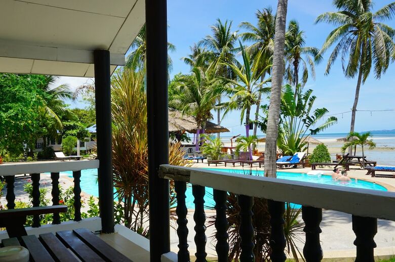 Hostal The Beach Village - Hostel