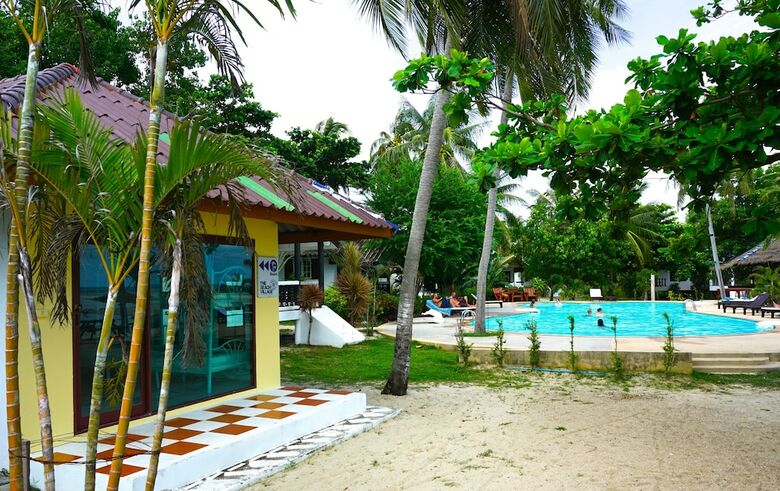 Hostal The Beach Village - Hostel