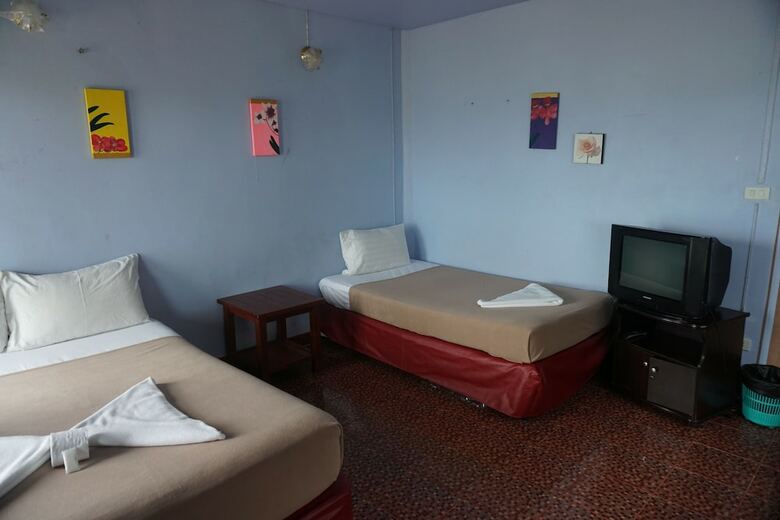 Hostal The Beach Village - Hostel