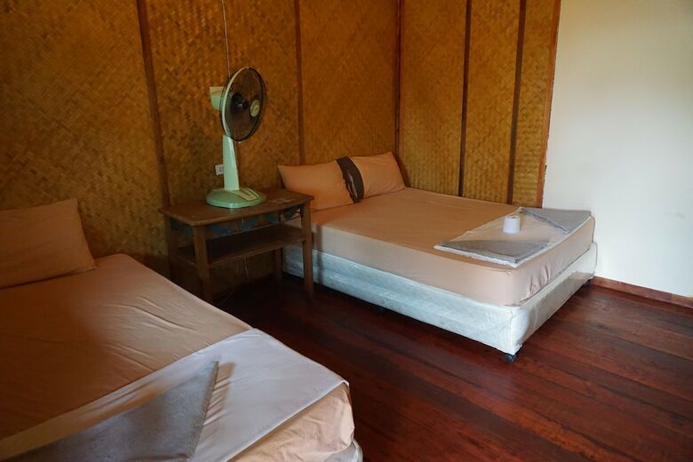 Hostal The Beach Village - Hostel