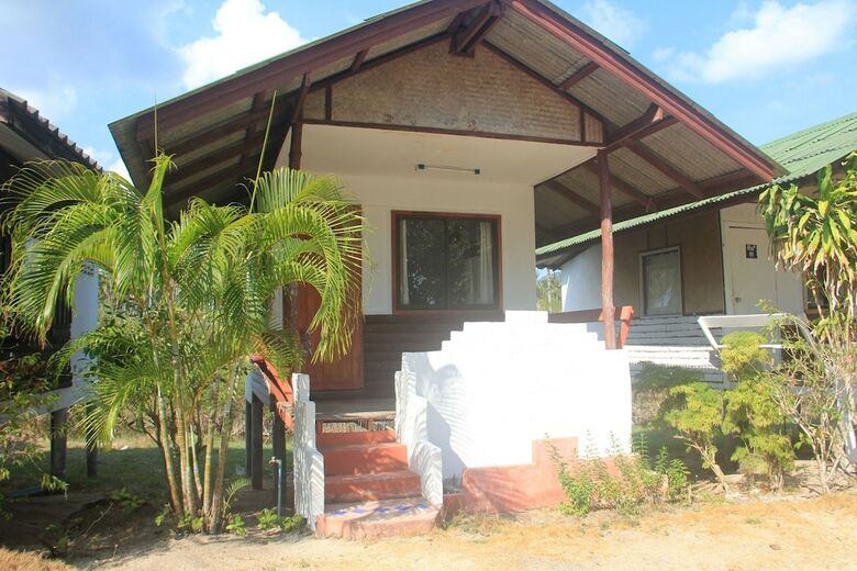 Hostal The Beach Village - Hostel