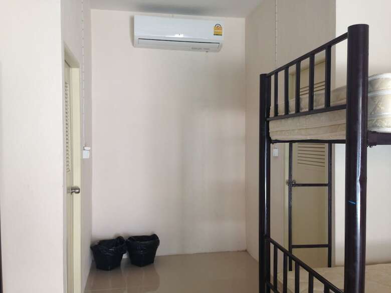 Hostal The Beach Village - Hostel
