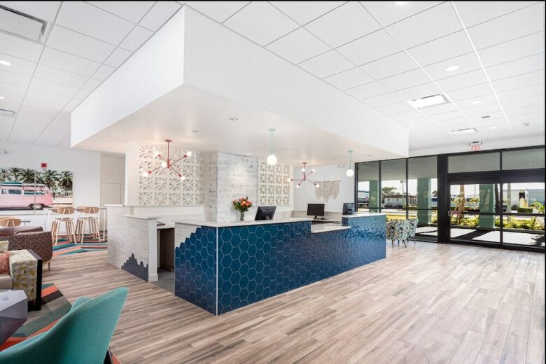 Beachside Hotel & Suites