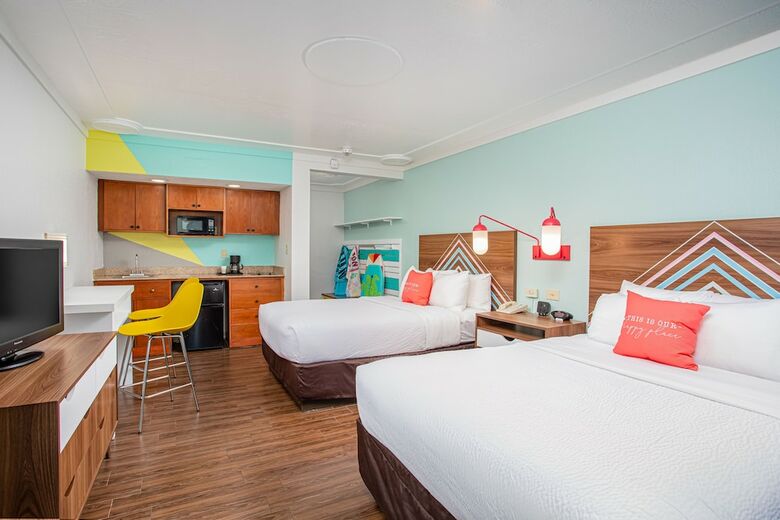 Beachside Hotel & Suites