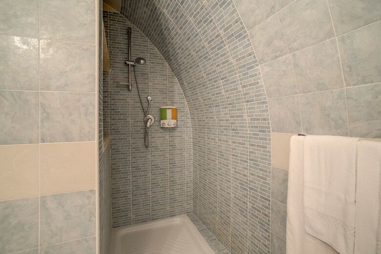 Navona Gallery & Garden Suites B&B