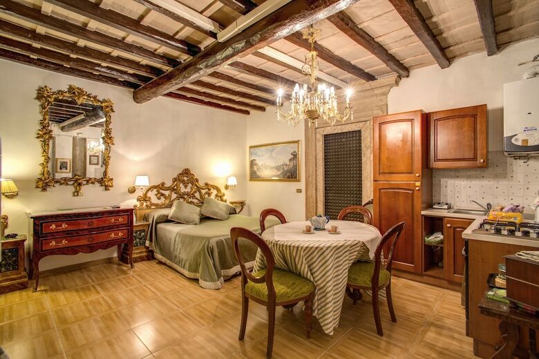Navona Gallery & Garden Suites B&B