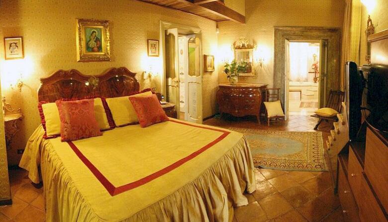 Navona Gallery & Garden Suites B&B