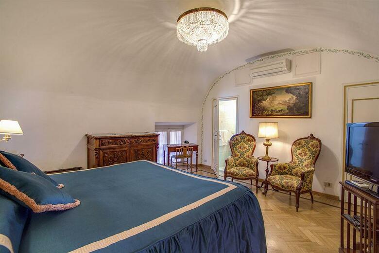 Navona Gallery & Garden Suites B&B