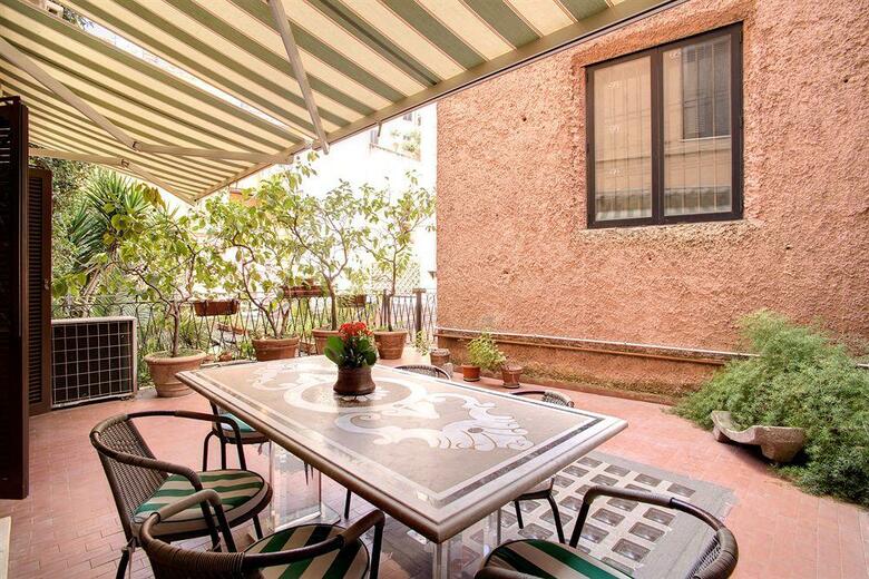 Navona Gallery & Garden Suites B&B