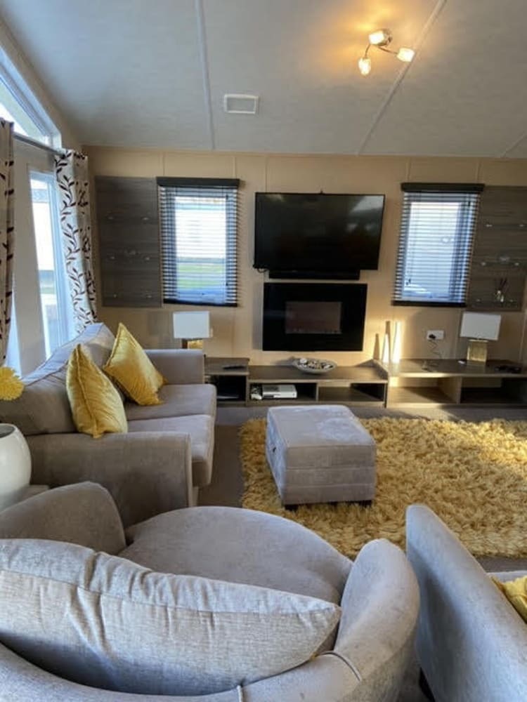 Villa Impeccable 2-bed Lodge In Whitley Bay