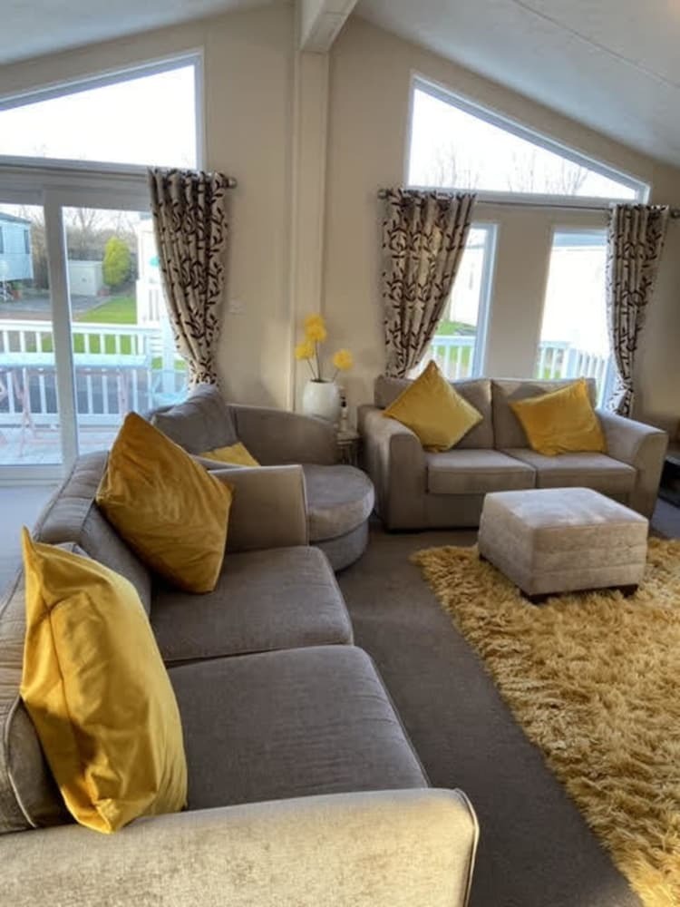Villa Impeccable 2-bed Lodge In Whitley Bay