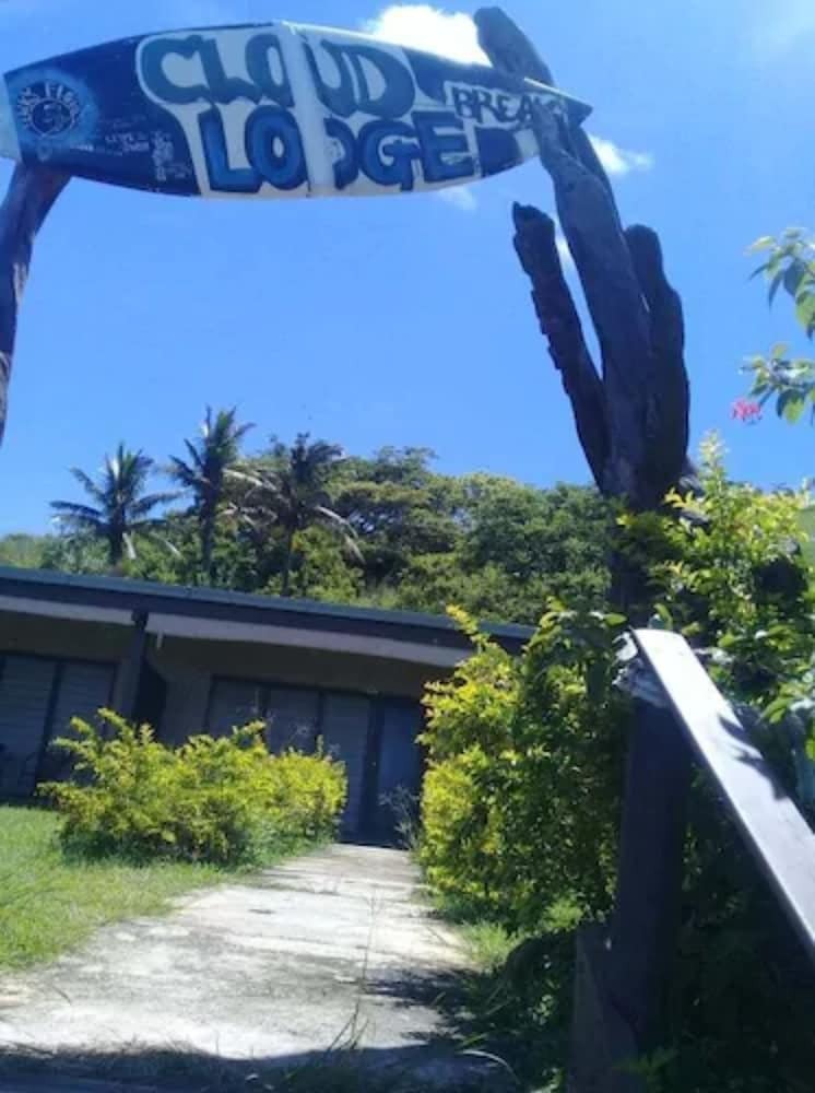 Hostal Funky Fish Beach & Surf Resort - Hostel