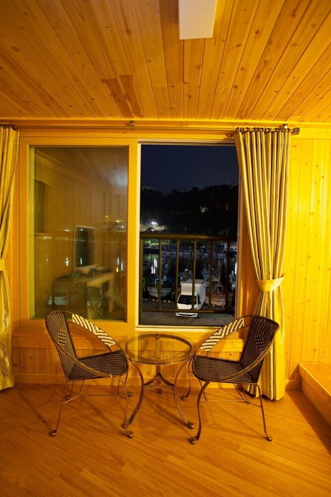 Jeju Harbor Pension