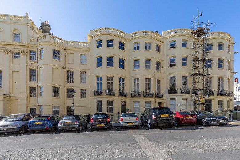 Brunswick Palace Opulent Mansion By Sea