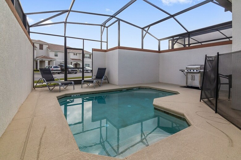 5-bed Th, Well Appointed & Sure To Please! 1551 Sd