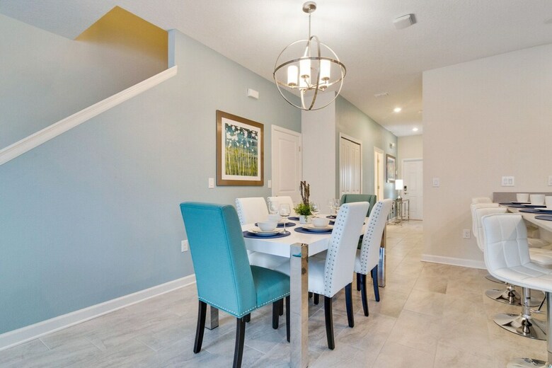 5-bed Th, Well Appointed & Sure To Please! 1551 Sd