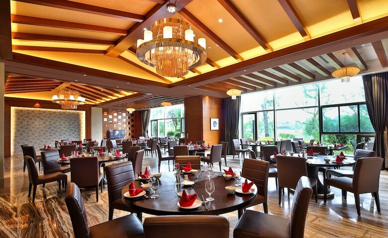 Hotel Intercontinental Sancha Lake
