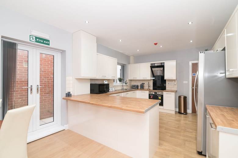 Aparthotel West Brom- Premium Stay