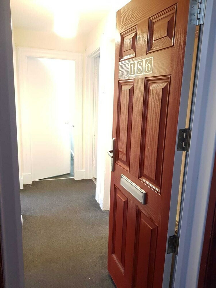 Apartamento Convenient, Clean And Comfortable Flat #2