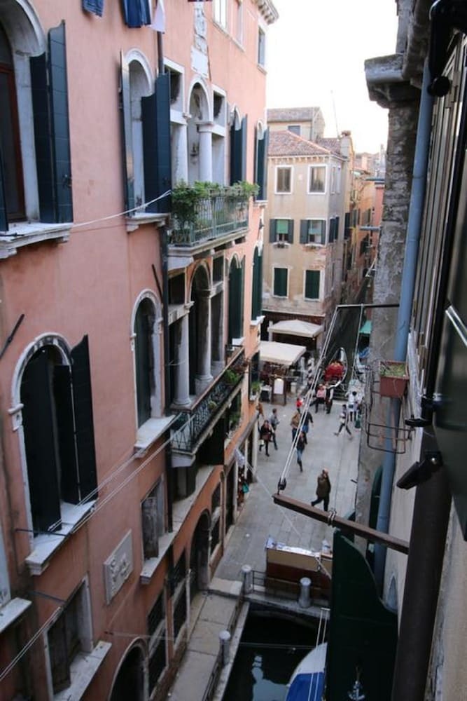 Venice Grand Canal Style Apartment