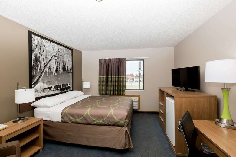 Motel Super 8 By Wyndham Hays Ks