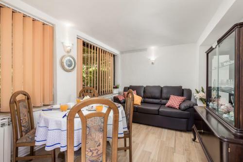 Hostal Apartments & Rooms Ribari?