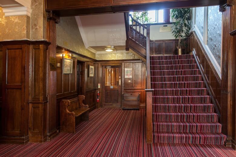 Russ Hill Hotel