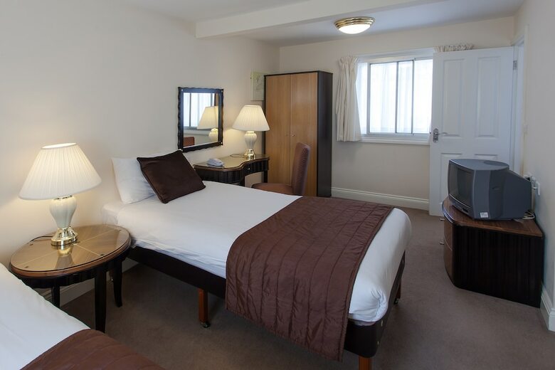 Russ Hill Hotel