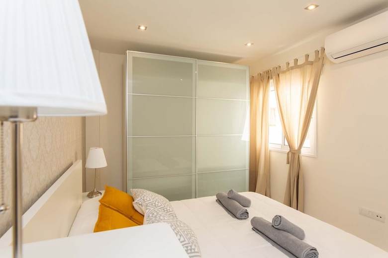 City Center Chic Apartment, Balcony