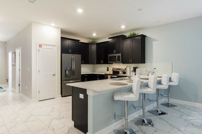 Champions Gate 1654 - Eight Bedroom Pool Home