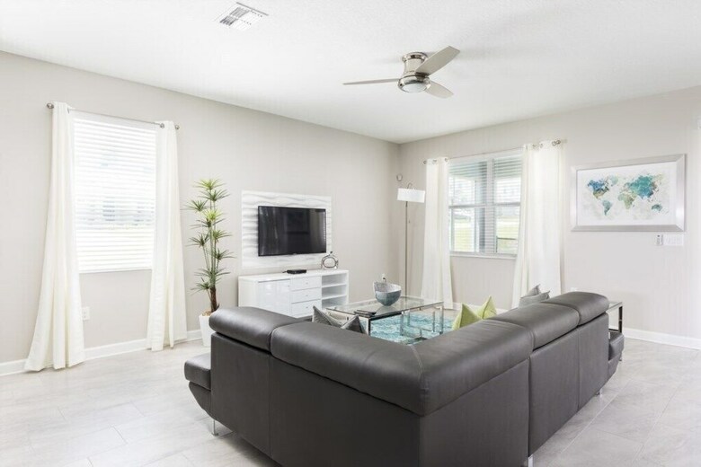 Champions Gate 1598 - Eight Bedroom Pool Home