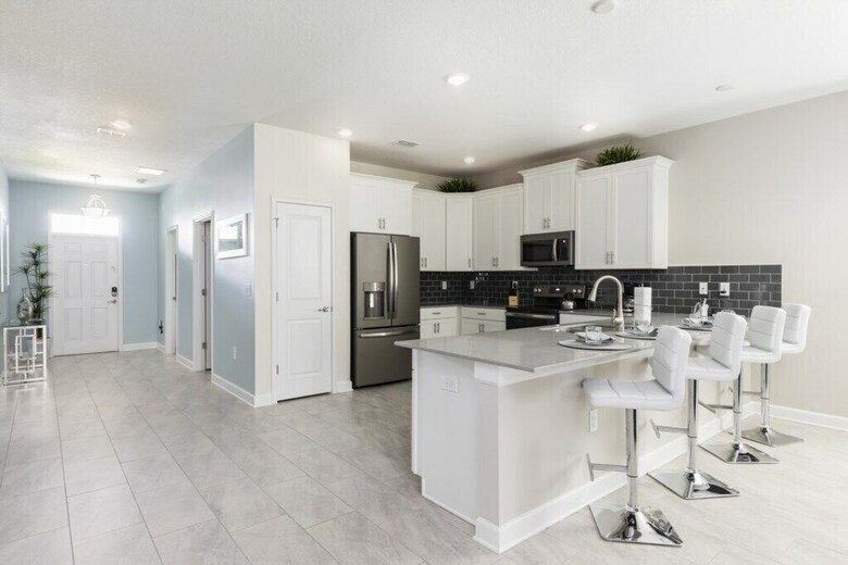 Champions Gate 1598 - Eight Bedroom Pool Home