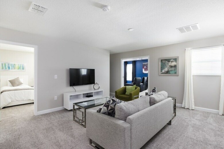 Champions Gate 1598 - Eight Bedroom Pool Home