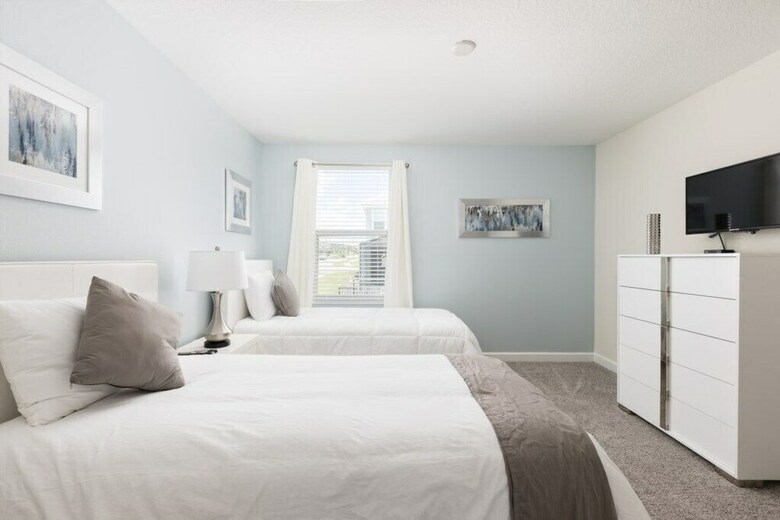 Champions Gate 1598 - Eight Bedroom Pool Home
