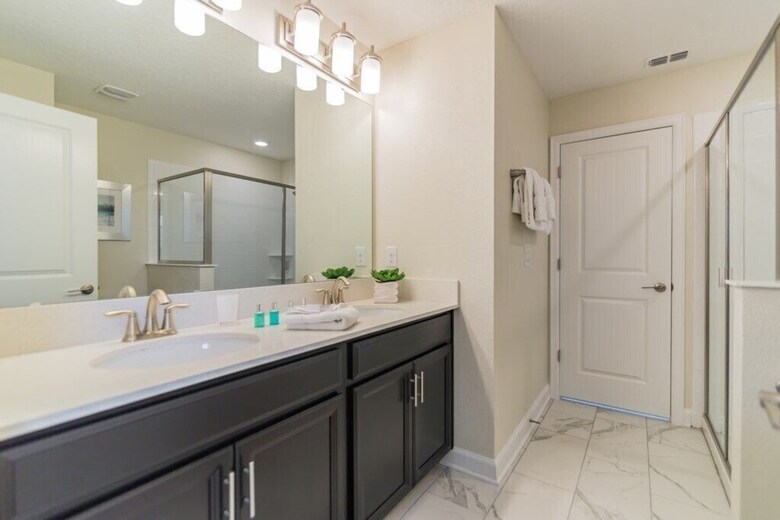 Champions Gate 1620 - Eight Bedroom Pool Home