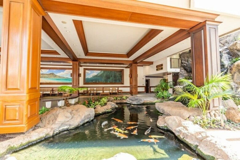 Waikiki Banyan W/ocean Views Free Parking
