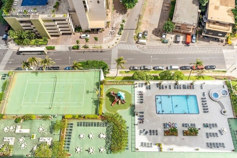 Waikiki Banyan W/ocean Views Free Parking