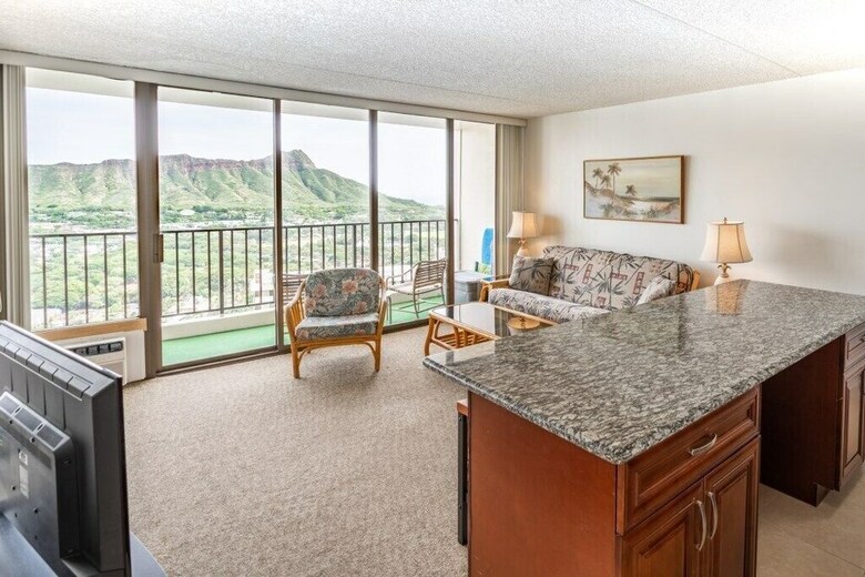 Waikiki Banyan W/ocean Views Free Parking