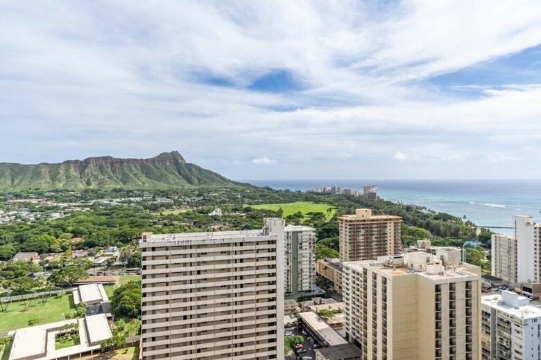 Waikiki Banyan W/ocean Views Free Parking