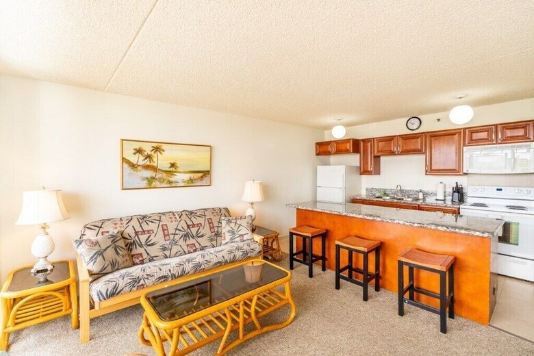Waikiki Banyan W/ocean Views Free Parking