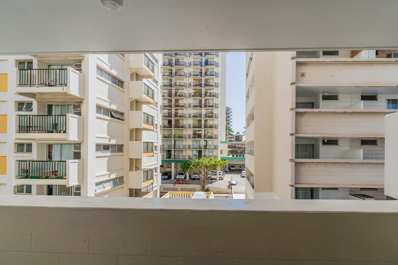 Newly Renovated Studio Two Blocks From The Beach
