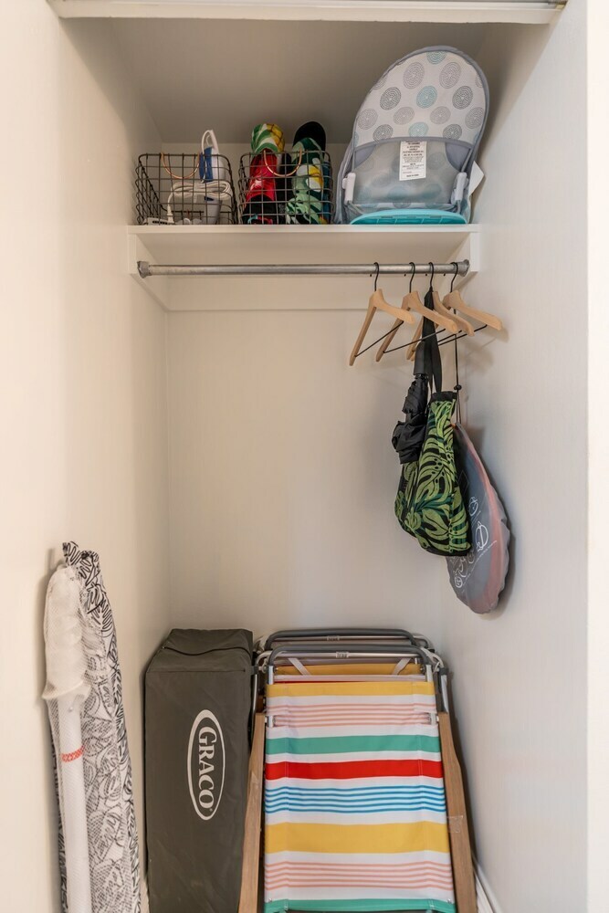 Newly Renovated Studio Two Blocks From The Beach