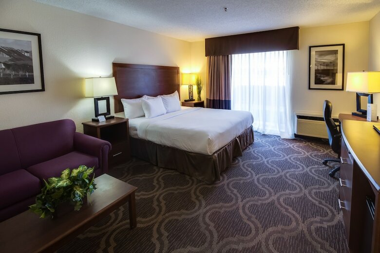Hotel Ashmore Inn And Suites