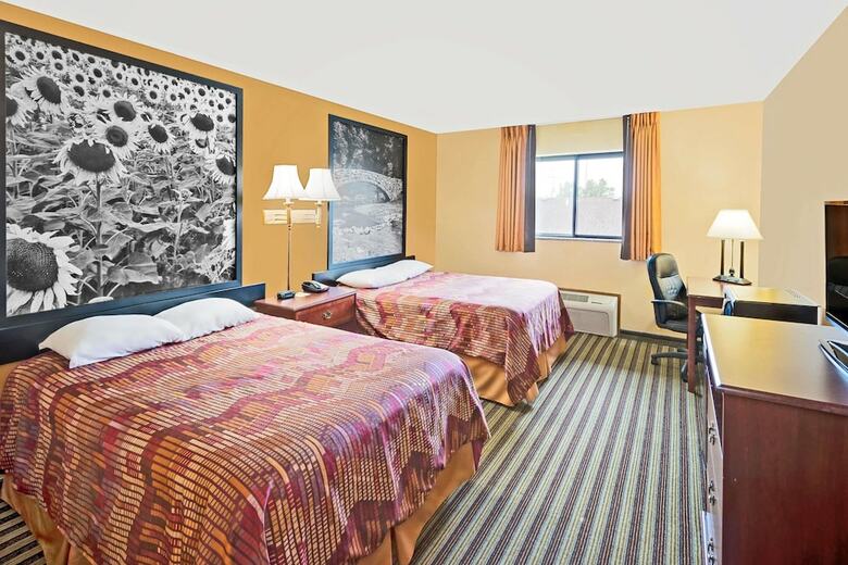 Hotel Super 8 By Wyndham Iowa Falls