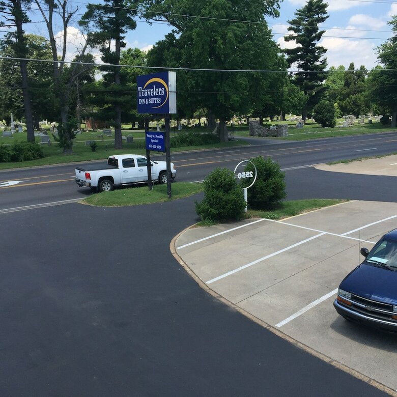 Motel Travelers Inn And Suites